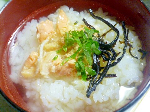 簡単！朝ご飯！締めにも！鮭と塩昆布のお茶漬け